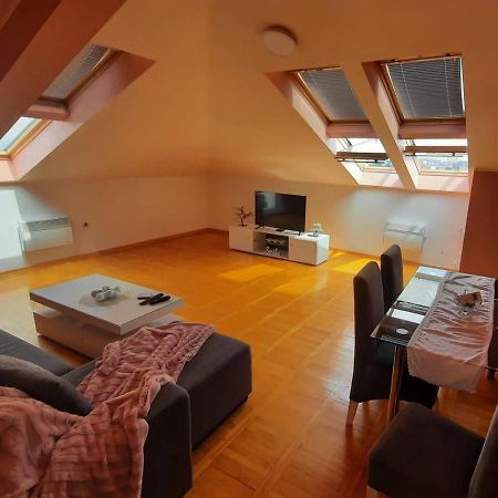 Loft Apartman Jagodina Buitenkant foto